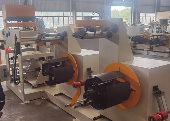 Máquina automática de enrollar hojas de película de conductor