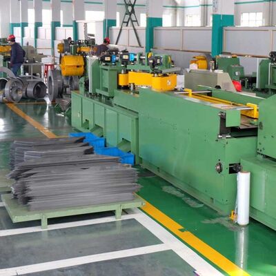 Máquina de corte de núcleo de transformador de ancho de 300 mm con corte de paso a paso y perforado integrado para acero de silicio